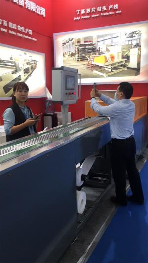 汽車(chē)止震降噪隔音片生產(chǎn)線(xiàn)_汽車(chē)止震降噪隔音片生產(chǎn)線(xiàn)